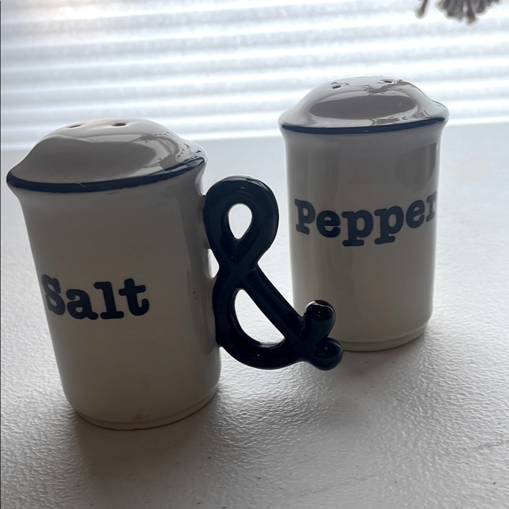 Vintage Unique Made in Japan Ceramic Salt & Pepper Shakers with Ampersand Handle